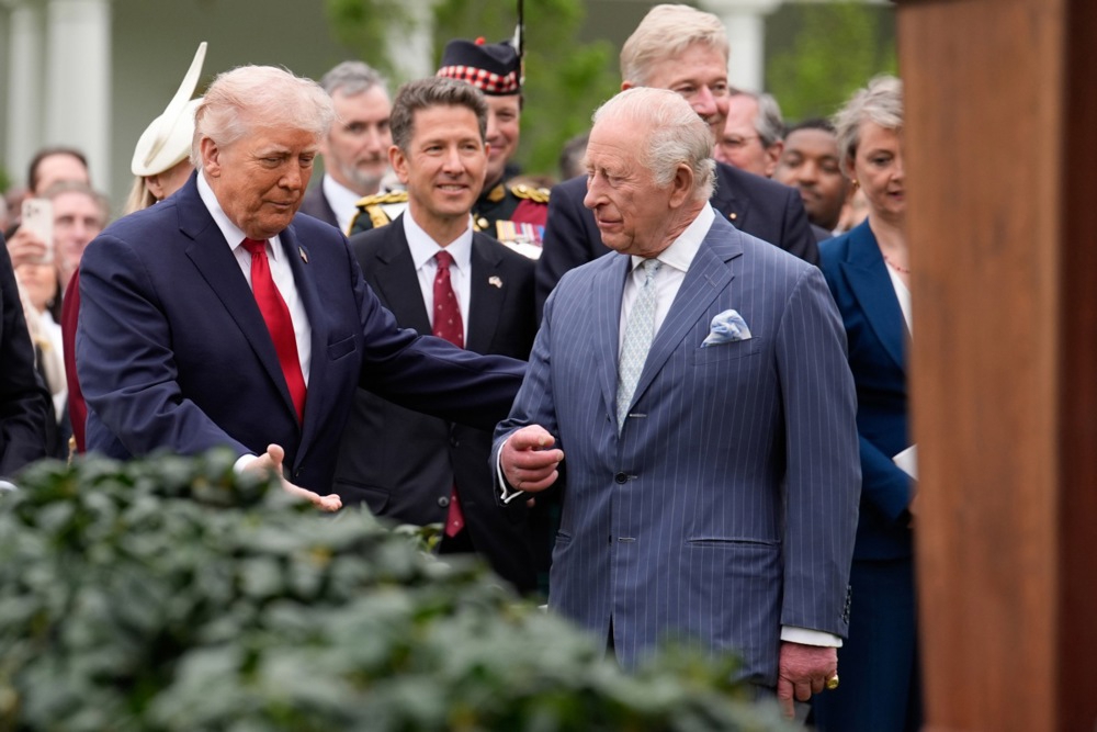 Kralj Charles i Camilla oprostili se od Trumpa u Bijeloj kući