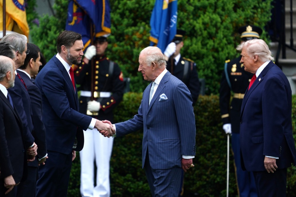 Kralj Charles i Camilla oprostili se od Trumpa u Bijeloj kući