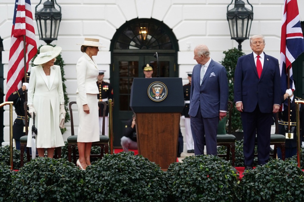 Kralj Charles i Camilla oprostili se od Trumpa u Bijeloj kući