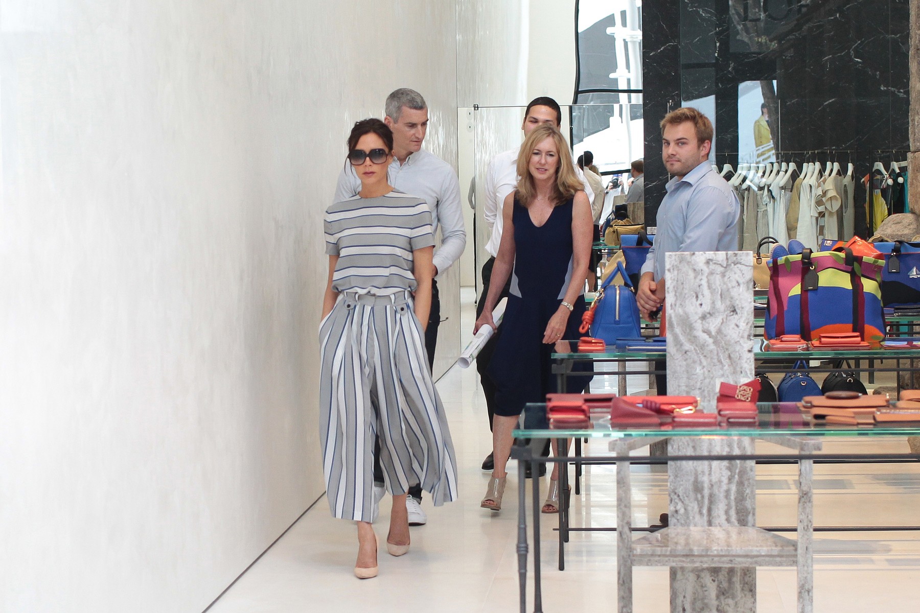 Kako nositi najpopularnije hlače sezone, a ne izgledati kao Adam Sandler