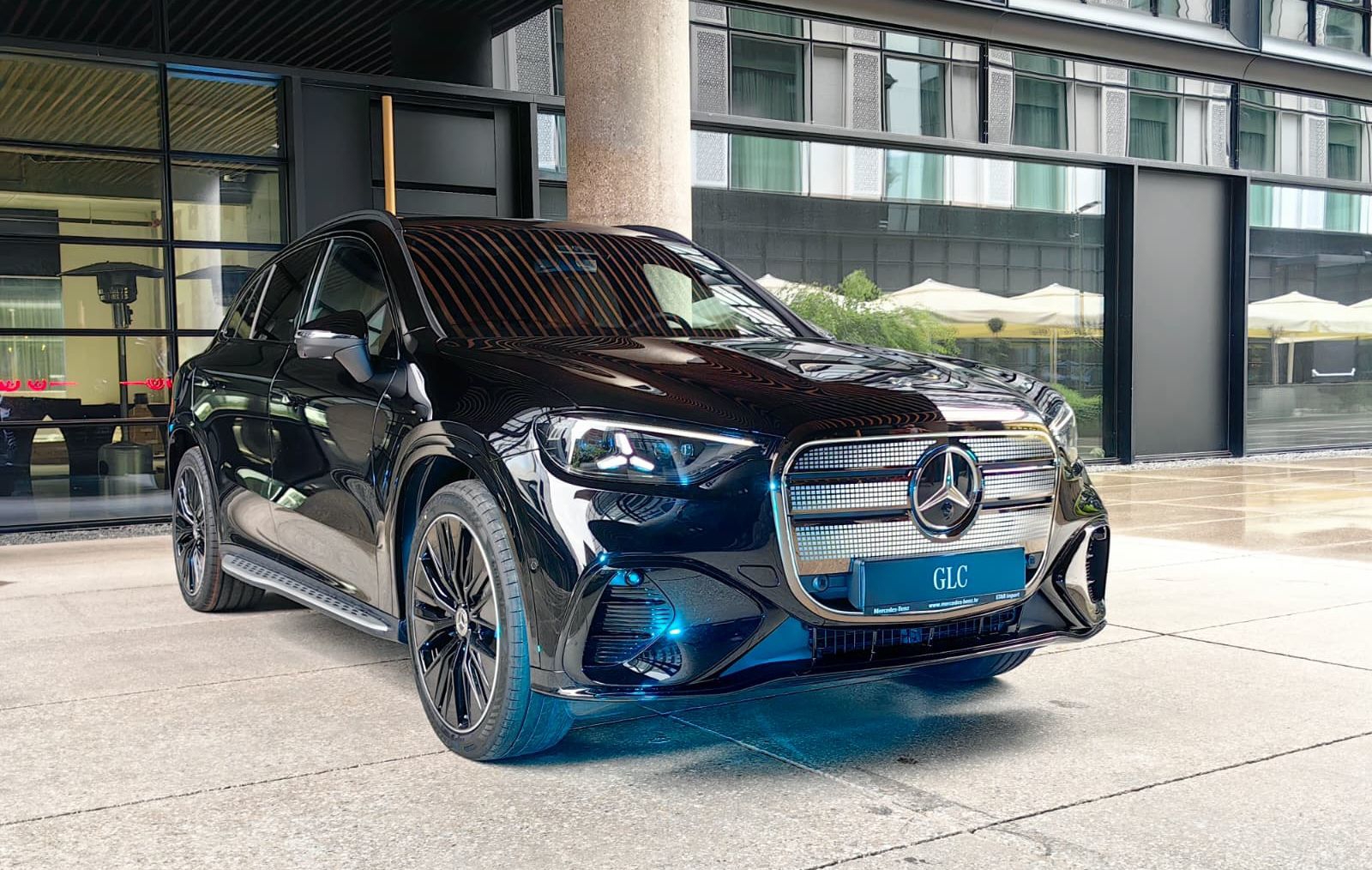 Mercedes-Benz predstavio novi električni GLC: čisti luksuz na struju ide 719 km