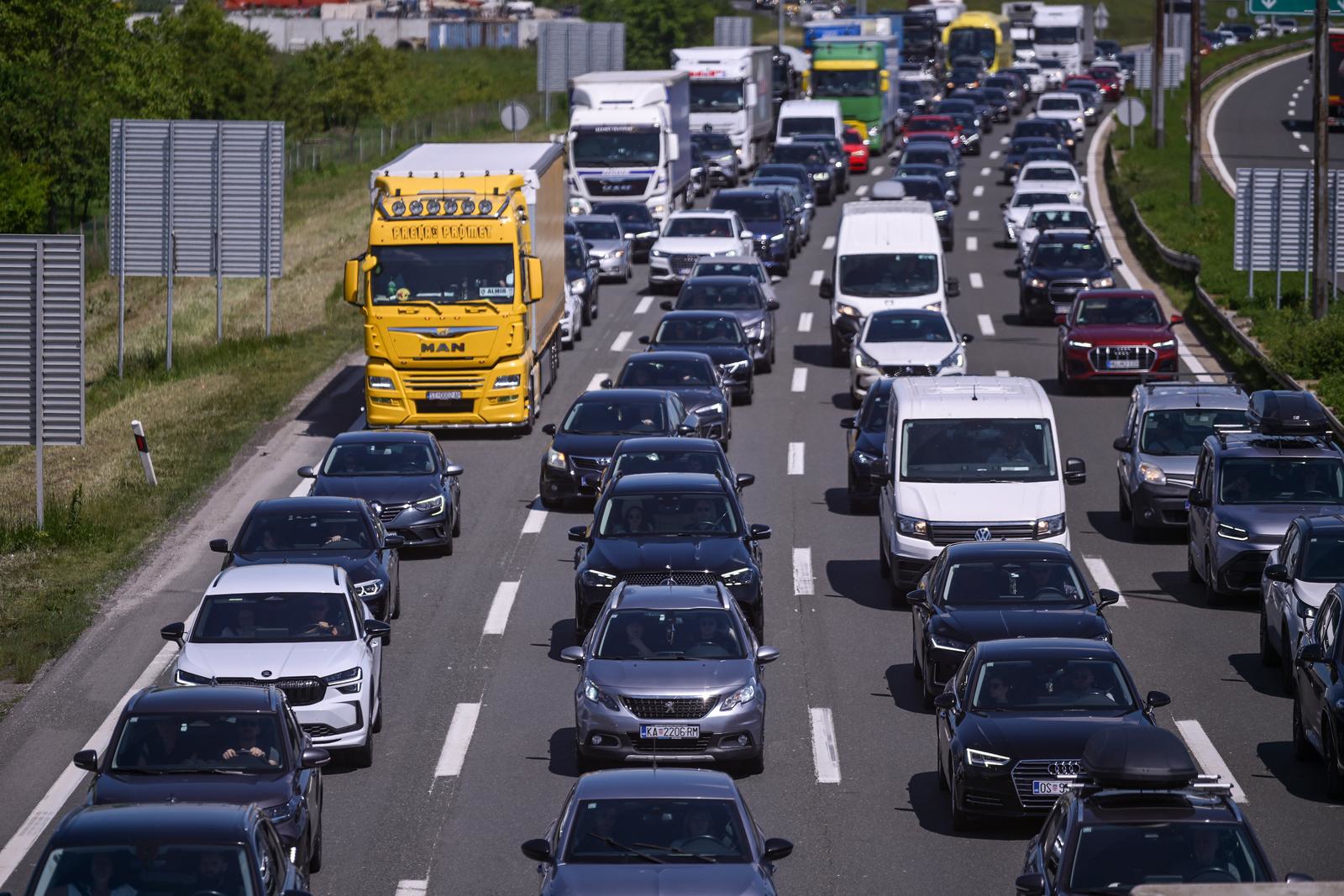 VIDEO I FOTO Počinje produženi vikend, pogledajte gužve na Lučkom