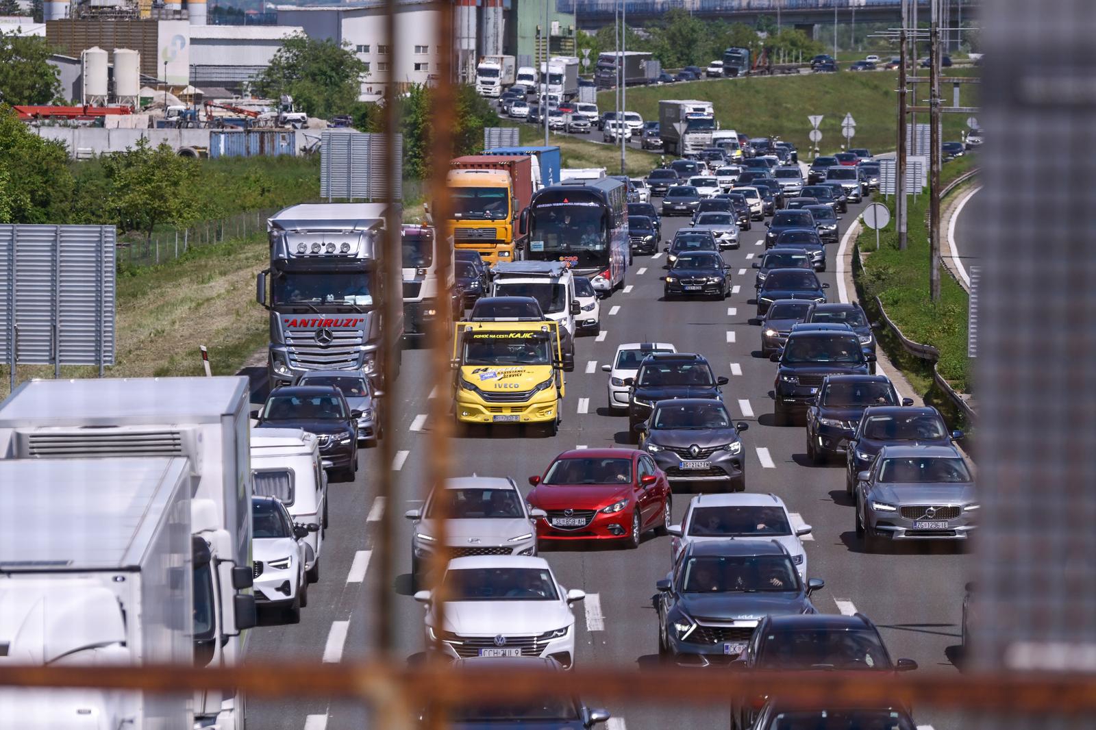 VIDEO I FOTO Počinje produženi vikend, pogledajte gužve na Lučkom