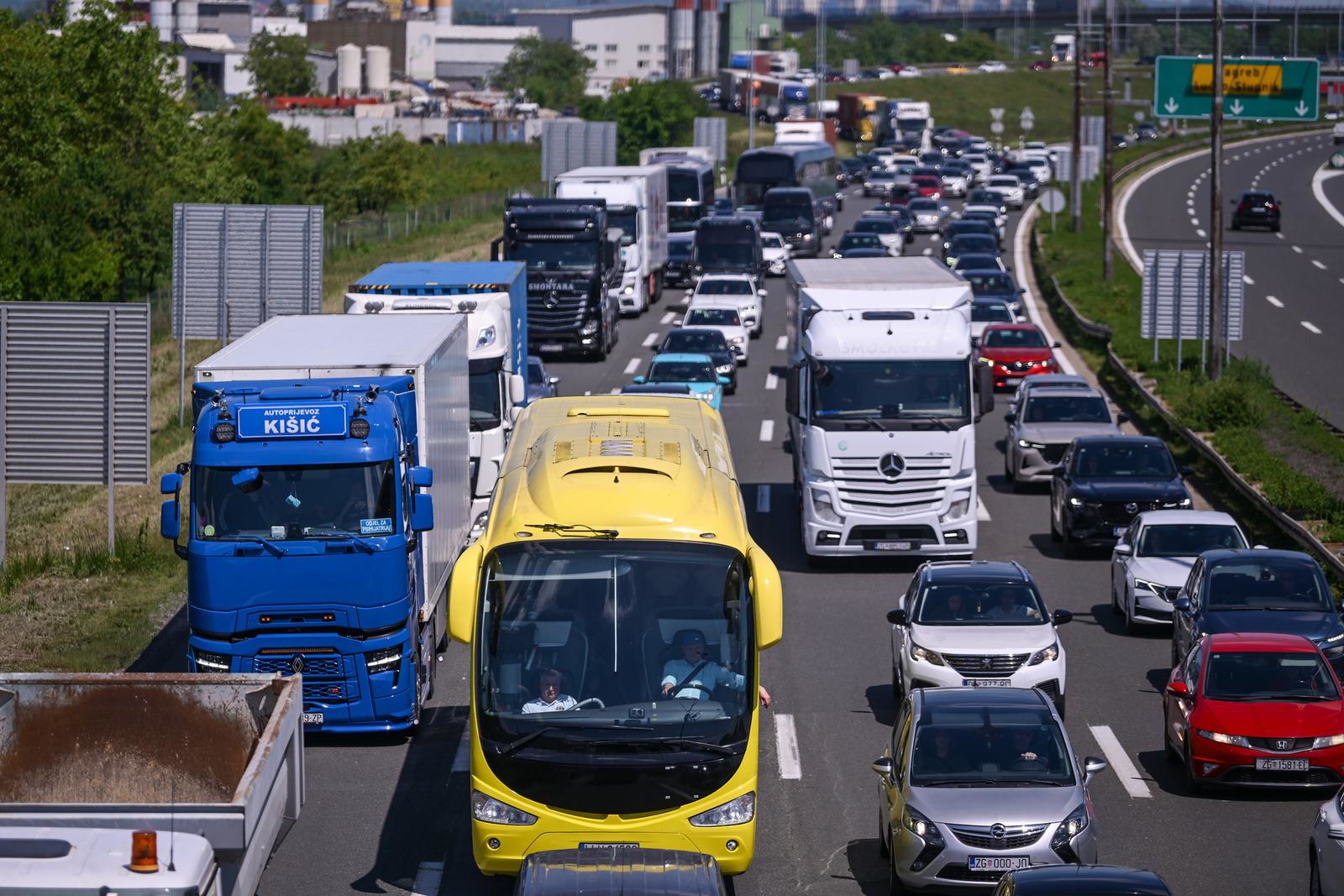 VIDEO I FOTO Počinje produženi vikend, pogledajte gužve na Lučkom