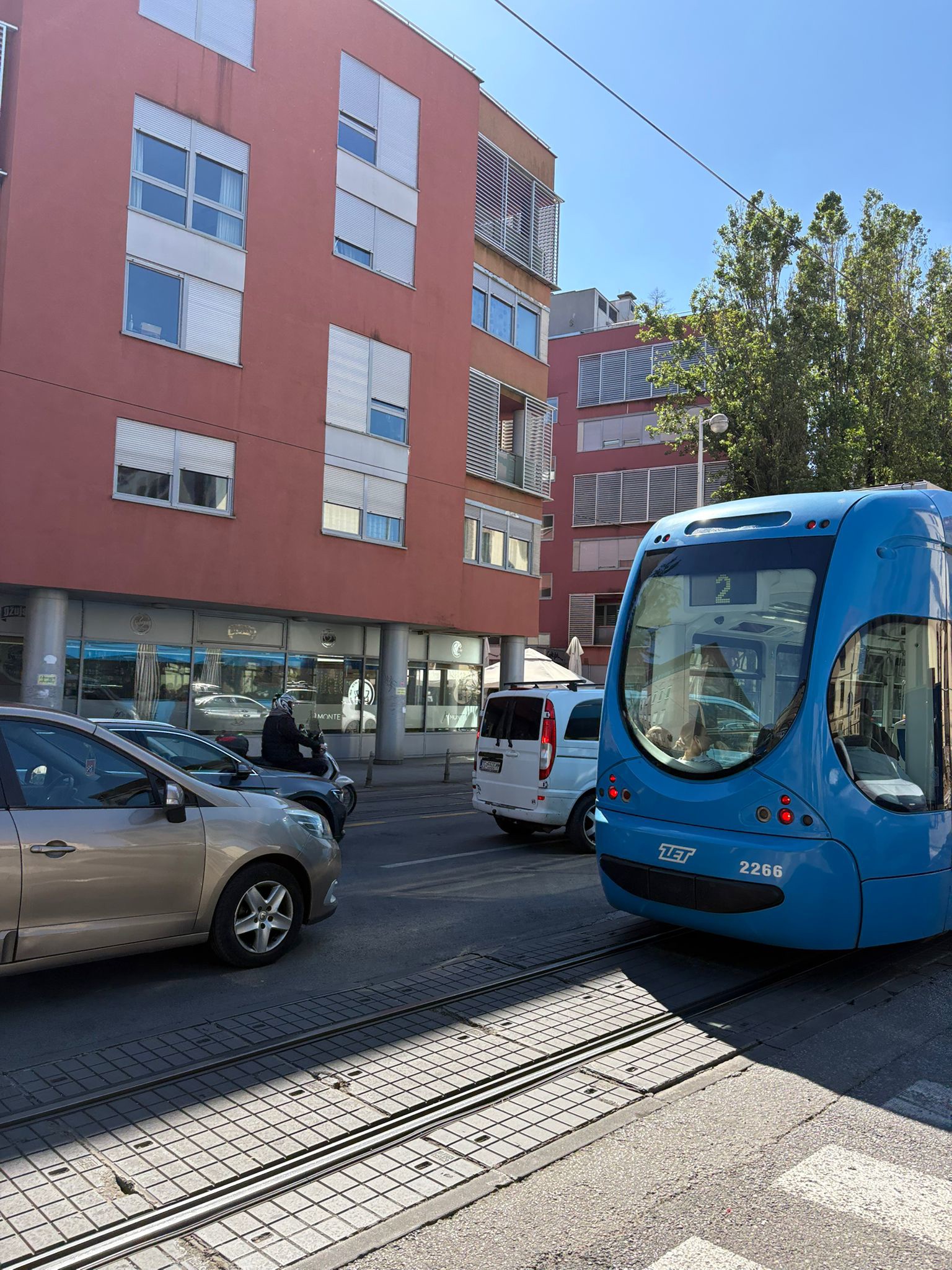 Ogromna gužva u Ilici: "Brže je pješke nego tramvajem"