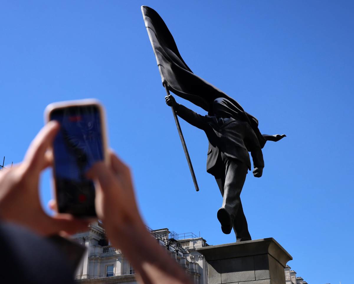 "Legenda se vratila": Banksy novom skulpturom zaintrigirao javnost