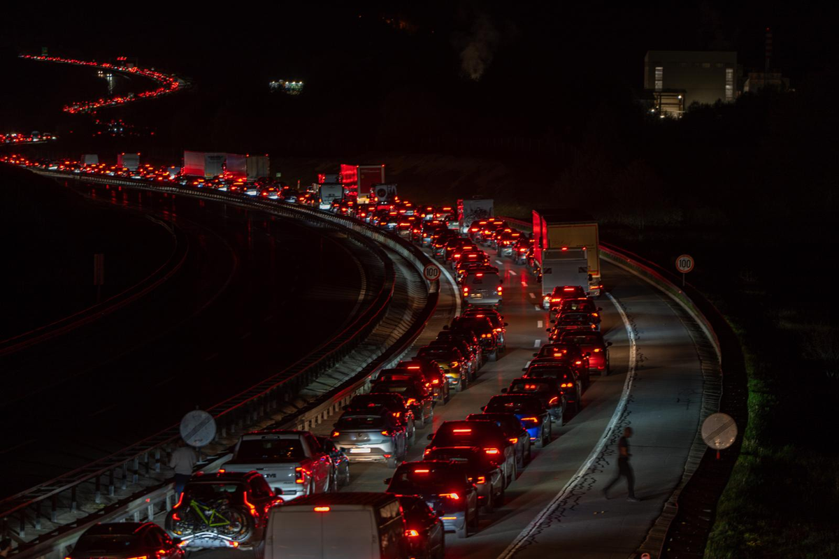 FOTO I VIDEO Nepregledna kolona ispred tunela na A1. Dvoje teško ozlijeđenih na A3
