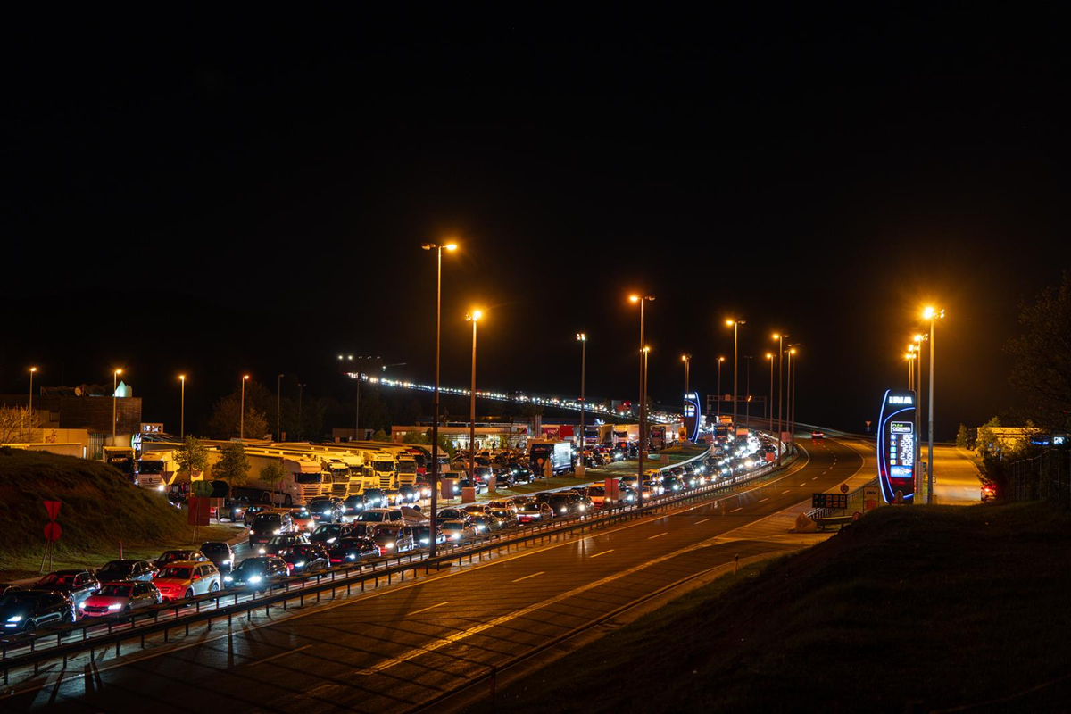 FOTO I VIDEO Nepregledna kolona ispred tunela na A1. Dvoje teško ozlijeđenih na A3