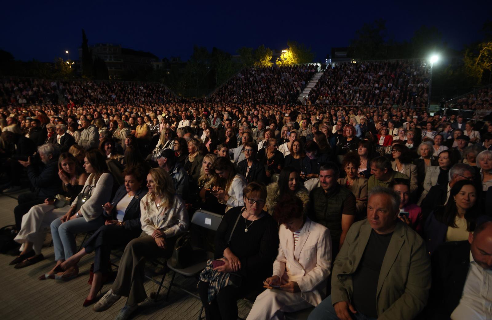 FOTO Tereza Kesovija nastupila u Splitu, dočekale je ovacije: "Tere, mi te volimo"