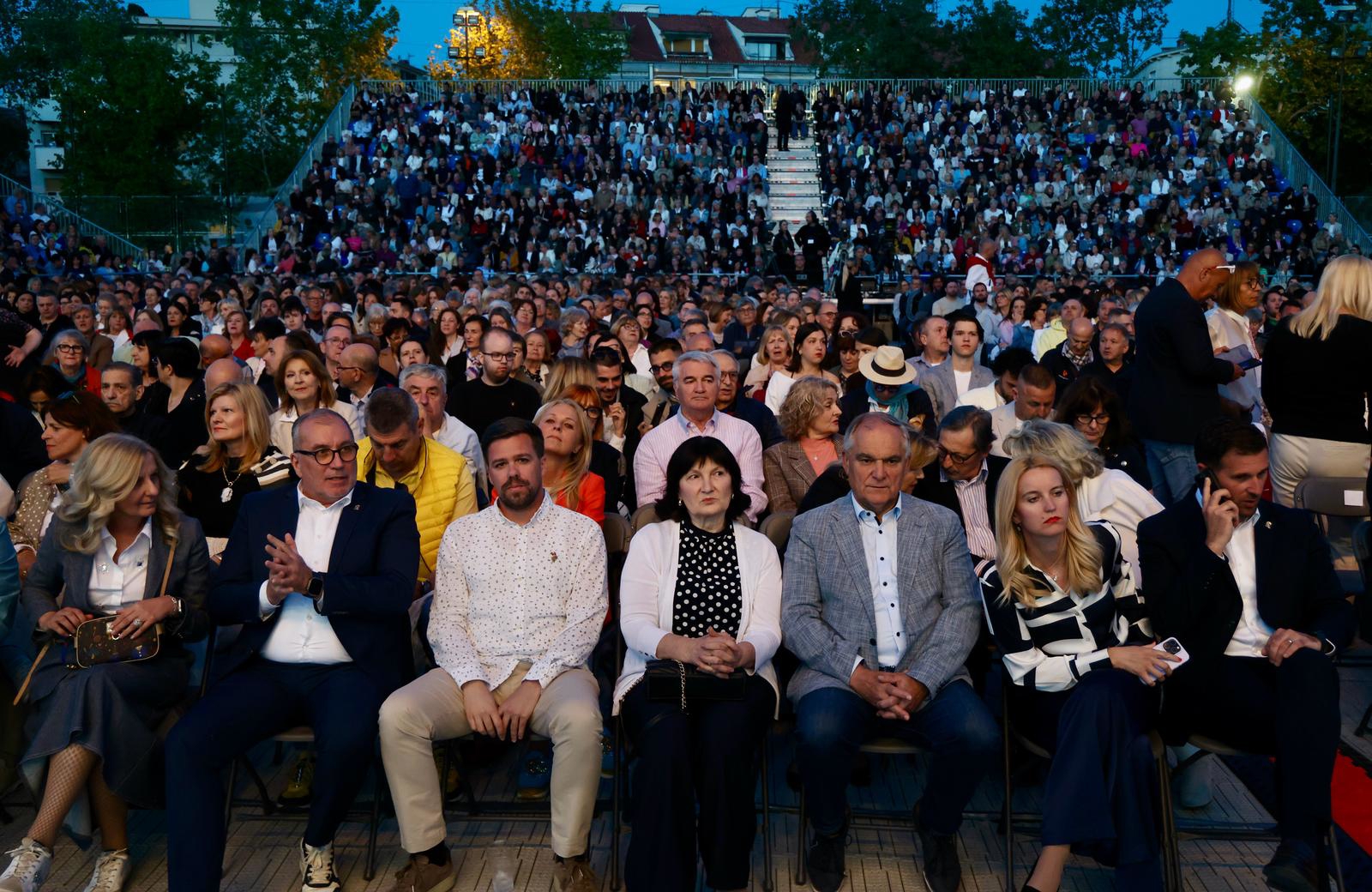 FOTO Tereza Kesovija nastupila u Splitu, dočekale je ovacije: "Tere, mi te volimo"