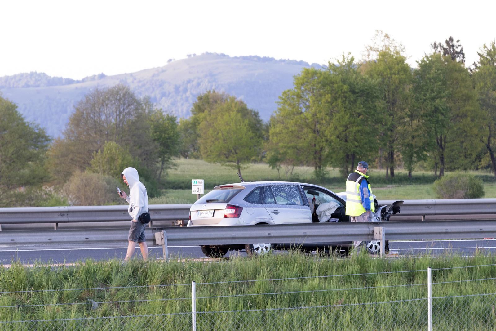 FOTO Teška nesreća na autocesti u Sloveniji: Osmero ozlijeđeno, troje teže