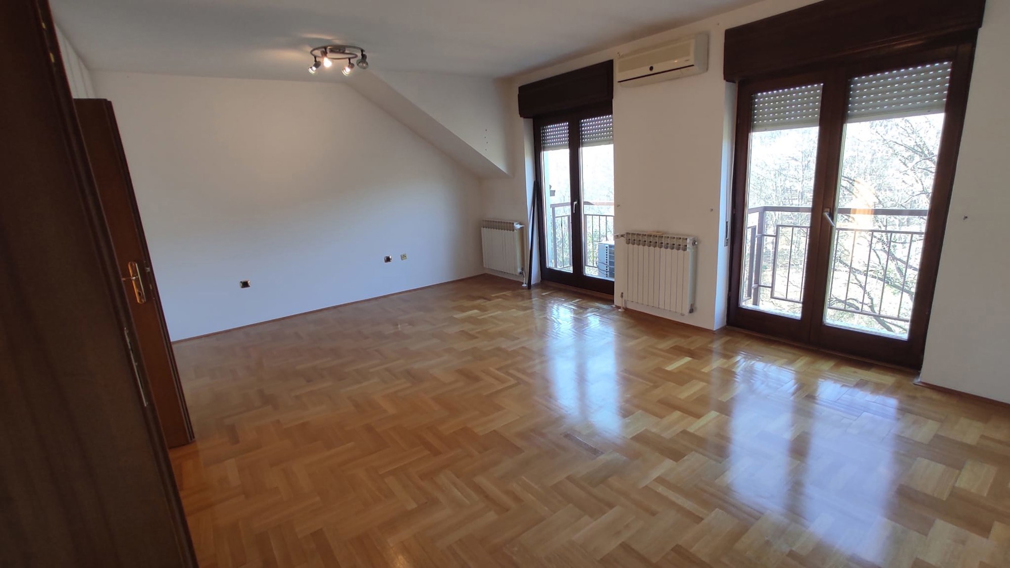 Pregledavali smo Oglase i našli stan od 191 m² i 515.000 eura u Zagrebu. Bacite oko