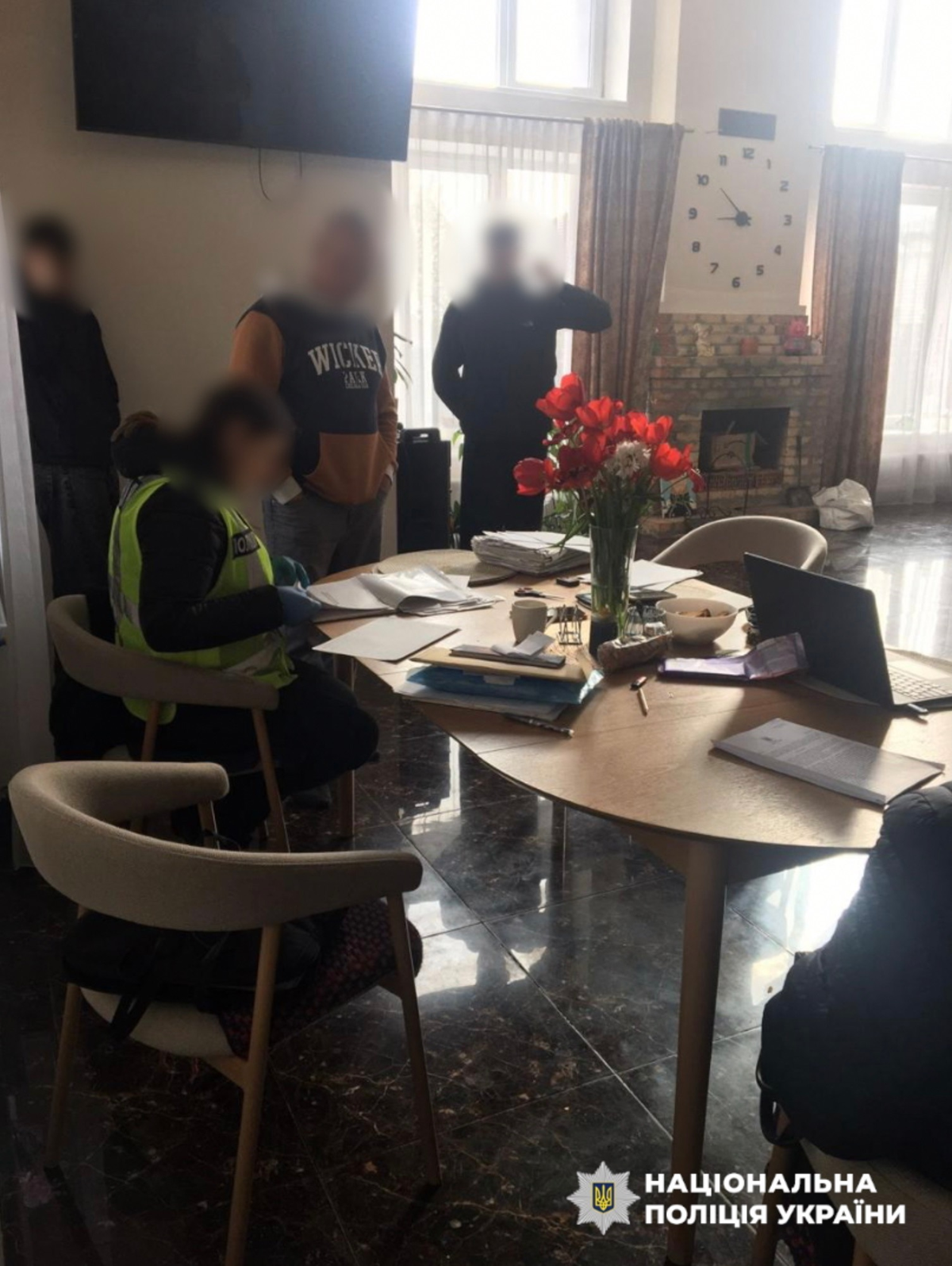 FOTO Ukrajinska policija zaplijenila keš i luksuzne aute djelatnika ureda za novačenje