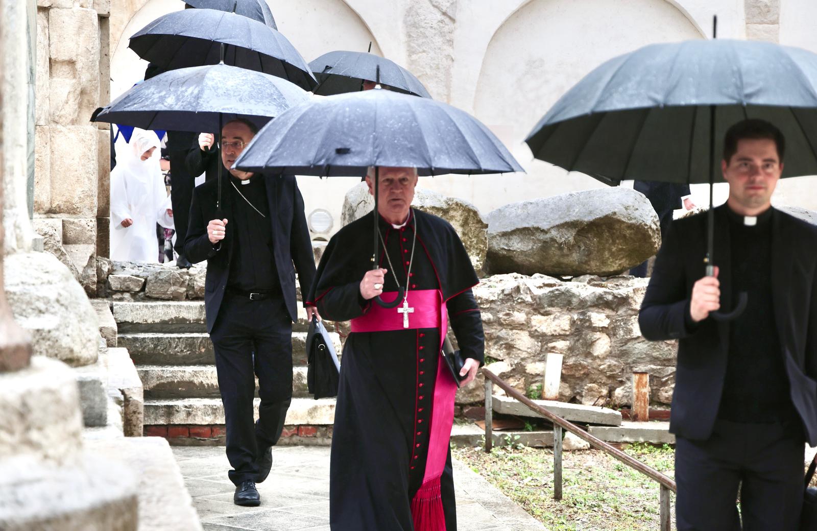 Splićani slave Sudamju pod kišobranima, procesija prošla gradom