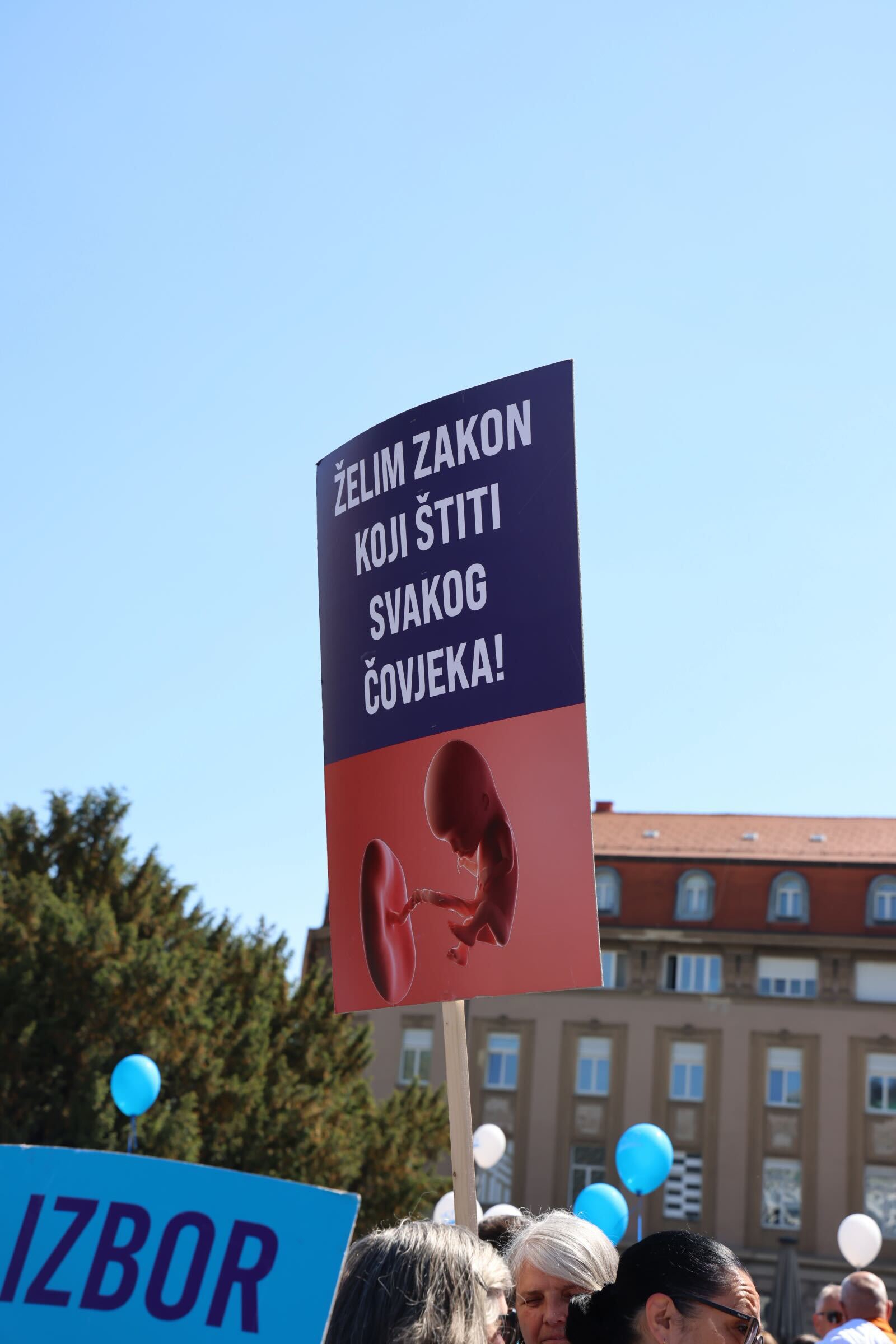 Thompson pjevao na "Hodu za život" u Zagrebu. Markić: Imamo komunistički zakon