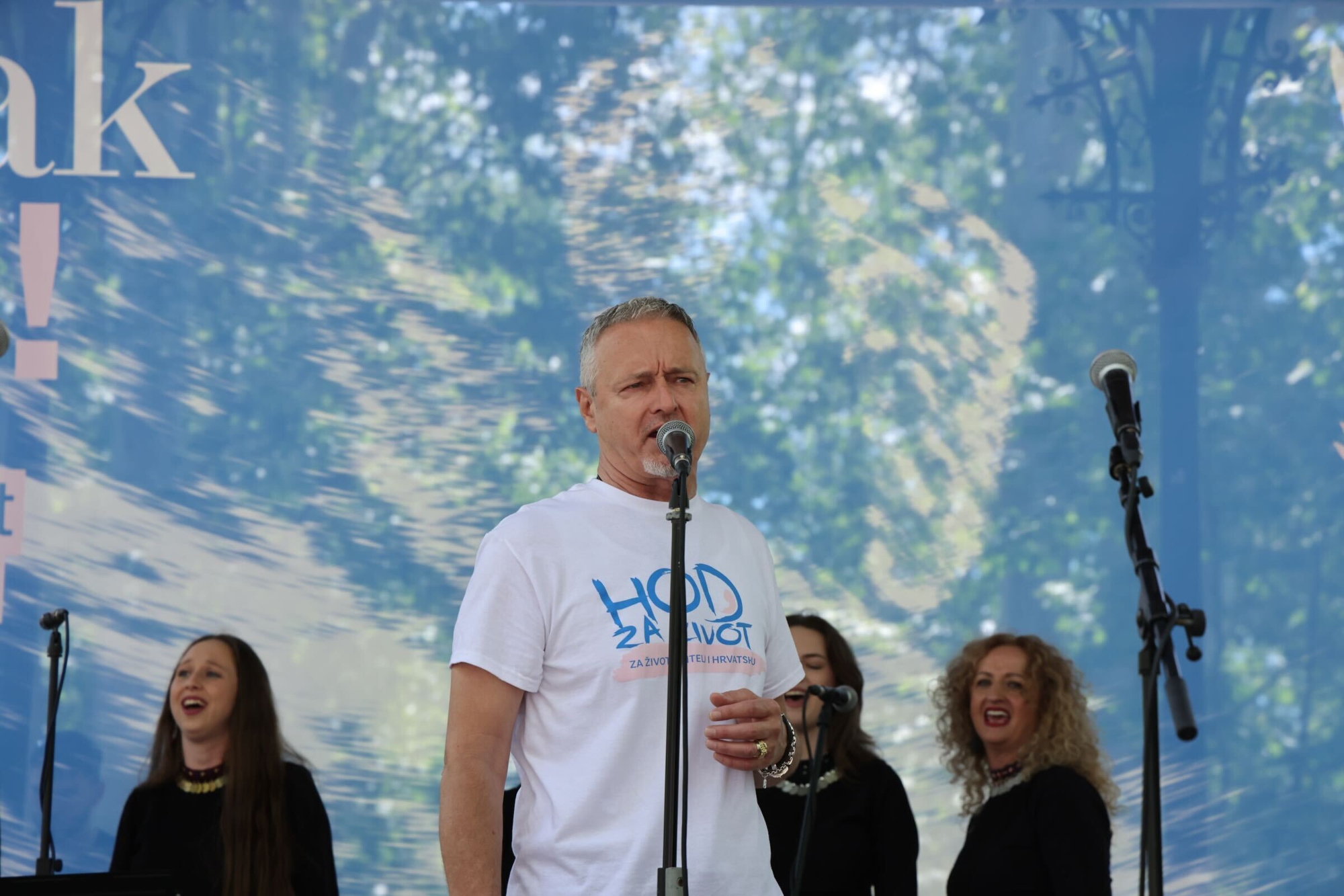Thompson pjevao na "Hodu za život" u Zagrebu. Markić: Imamo komunistički zakon