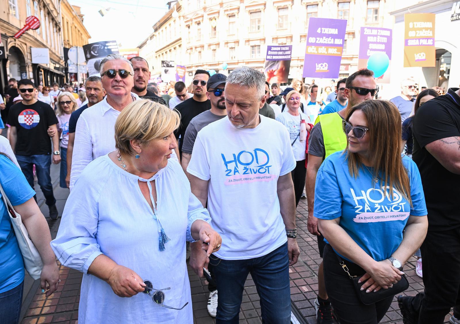 Thompson pjevao na "Hodu za život" u Zagrebu. Markić: Imamo komunistički zakon
