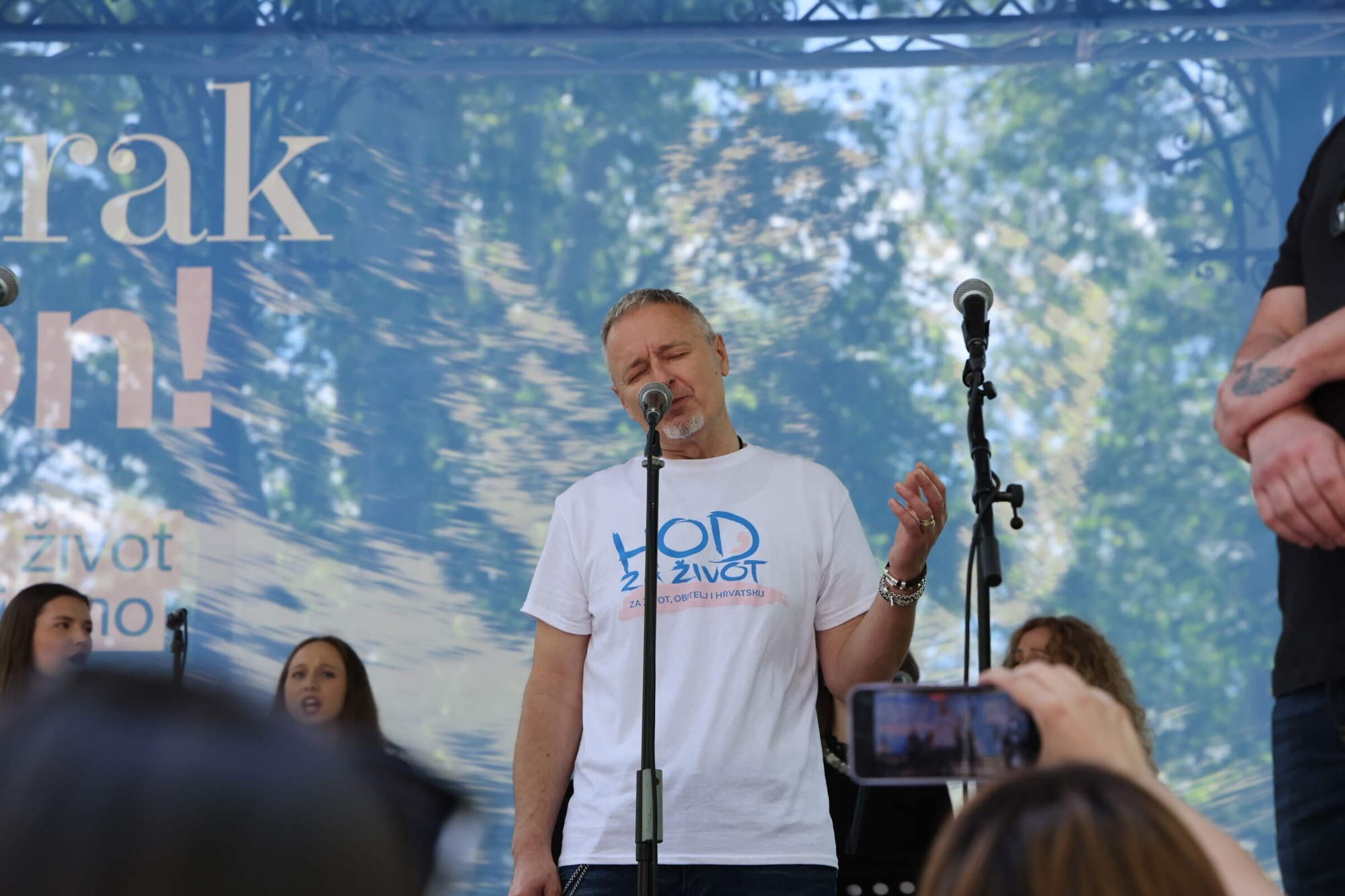 Thompson pjevao na "Hodu za život" u Zagrebu. Markić: Imamo komunistički zakon