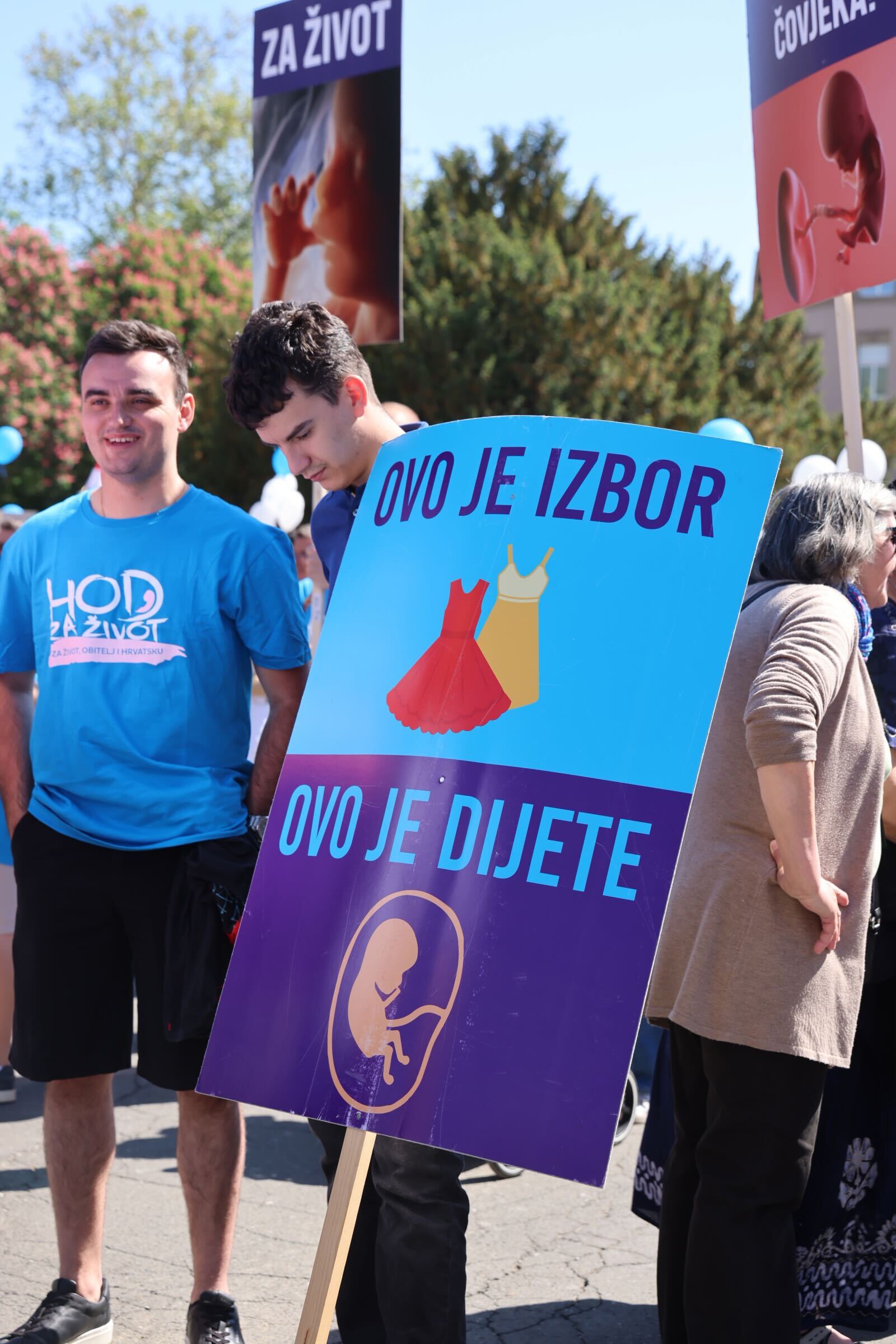 Thompson pjevao na "Hodu za život" u Zagrebu. Markić: Imamo komunistički zakon