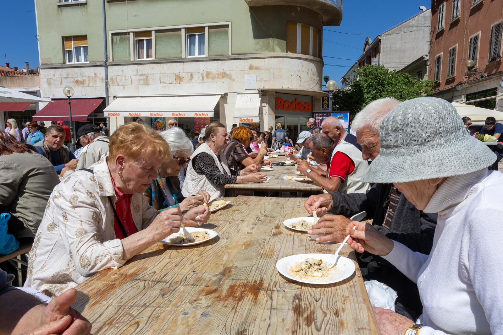 U Puli podjeljeno 600 porcija rižota povodom Dana pobjede nad fašizmom
