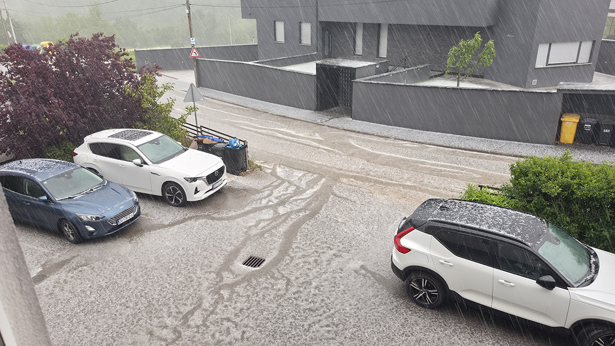 Čitateljica opisala kako je zapela u tramvaju na 4 sata u jučerašnjem nevremenu
