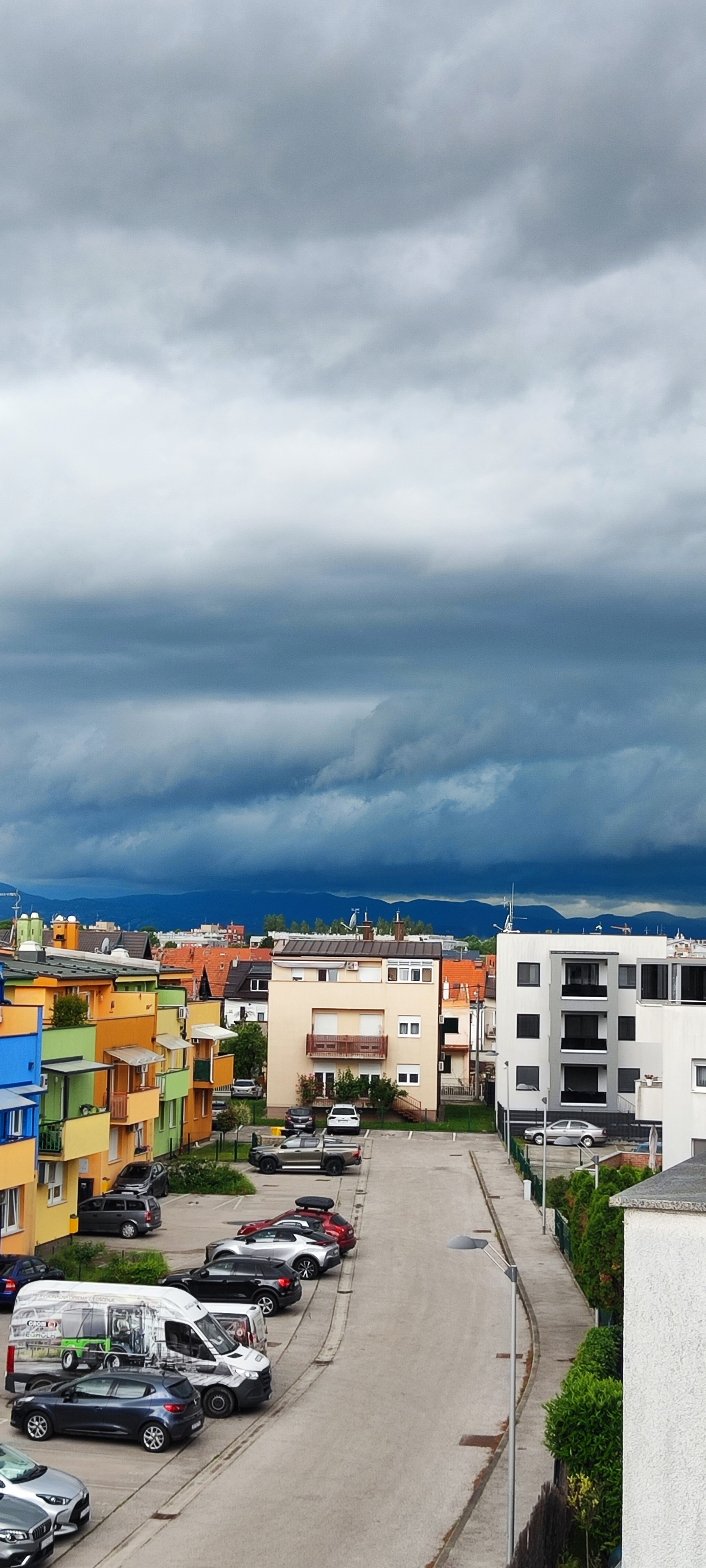 Čitateljica opisala kako je zapela u tramvaju na 4 sata u jučerašnjem nevremenu