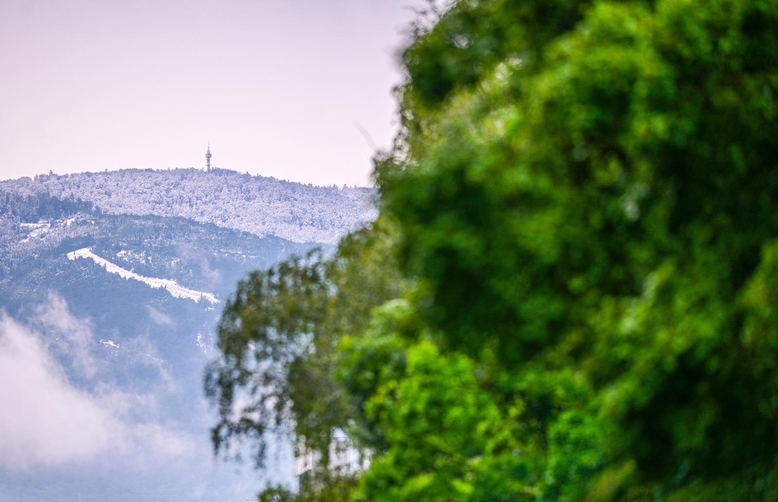 FOTO Pogled na snijegom zabijeljeno Sljeme usred proljeća