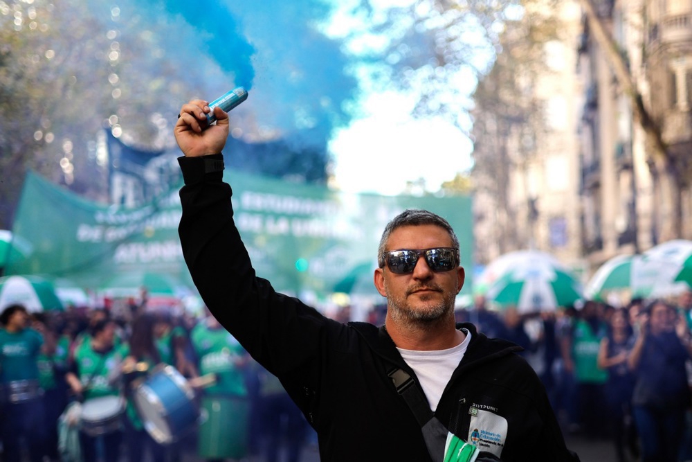 Ogroman prosvjed zbog smanjenja financiranja sveučilišta u Argentini