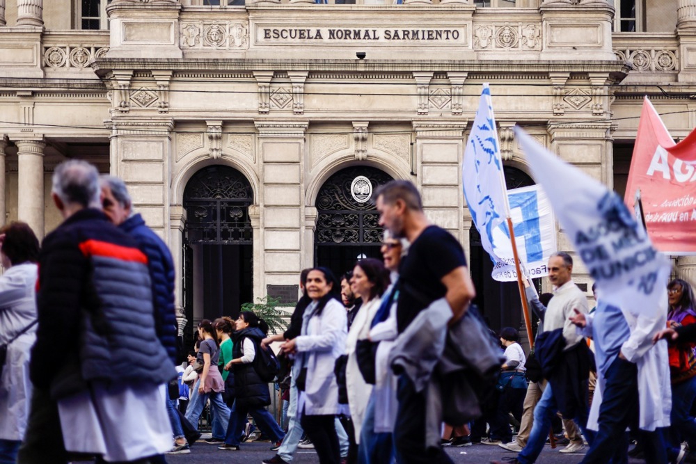 Ogroman prosvjed zbog smanjenja financiranja sveučilišta u Argentini
