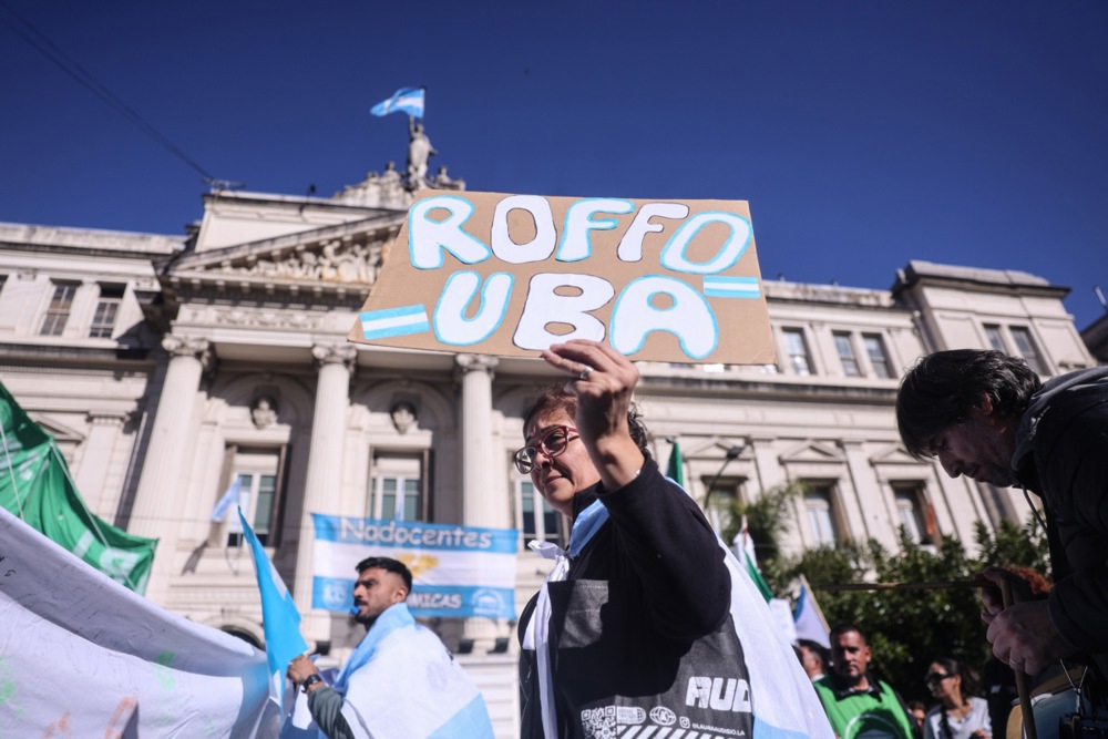 Ogroman prosvjed zbog smanjenja financiranja sveučilišta u Argentini