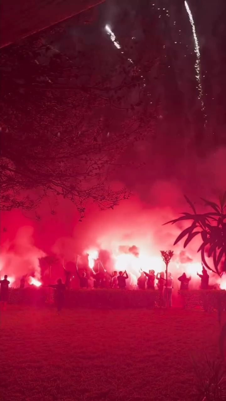 VIDEO Plinski pištolj, ustaški simboli i pirotehnika na okupljanju studenata u Umagu