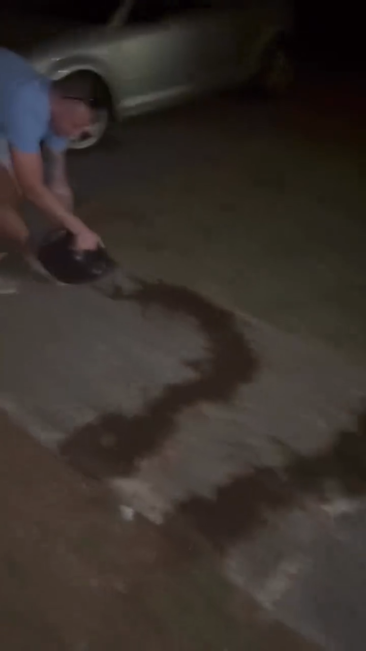 VIDEO Plinski pištolj, ustaški simboli i pirotehnika na okupljanju studenata u Umagu
