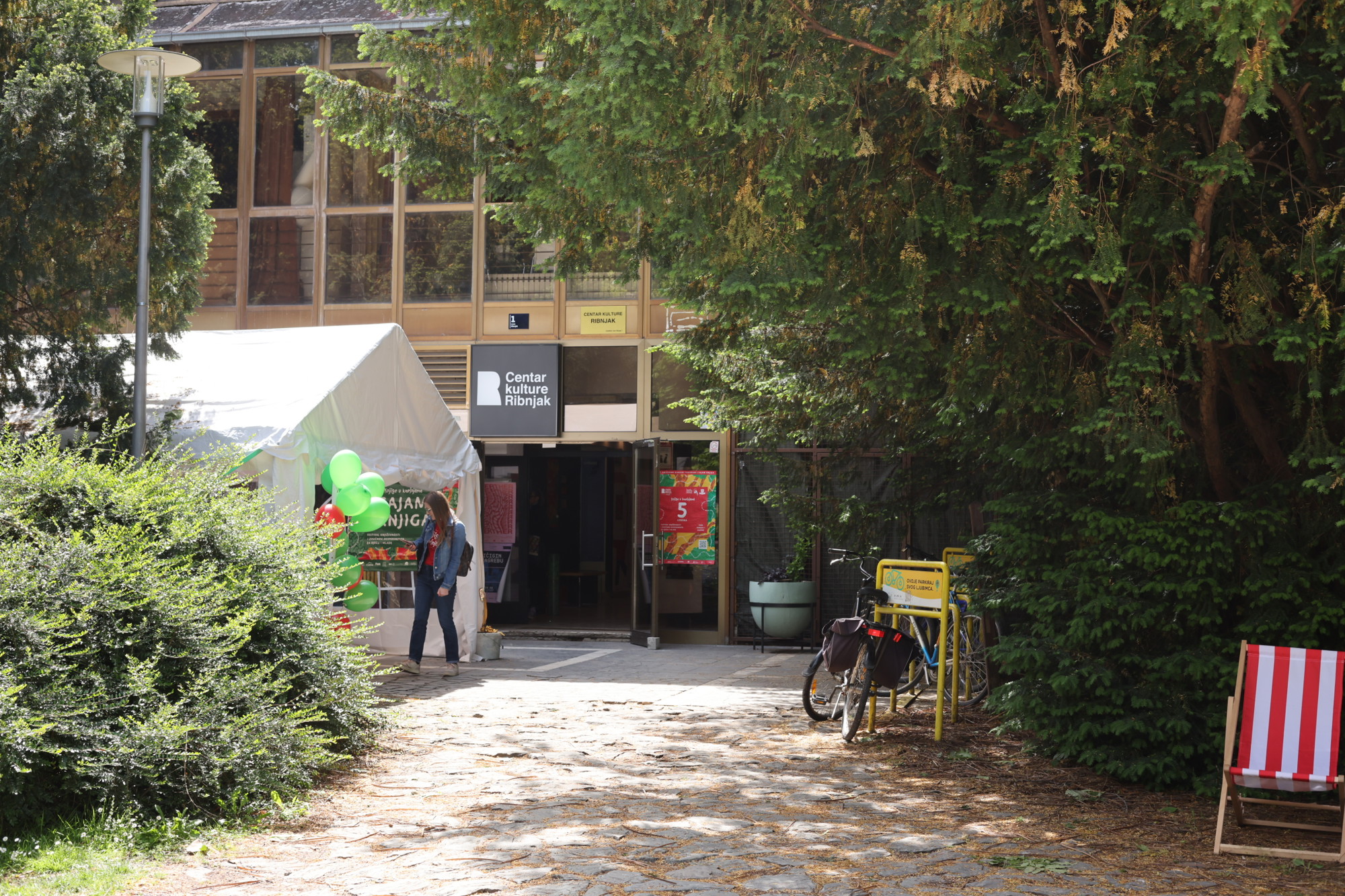 Bogat program za djecu i mlade: Počeo festival "Knjige u krošnjama" na Ribnjaku