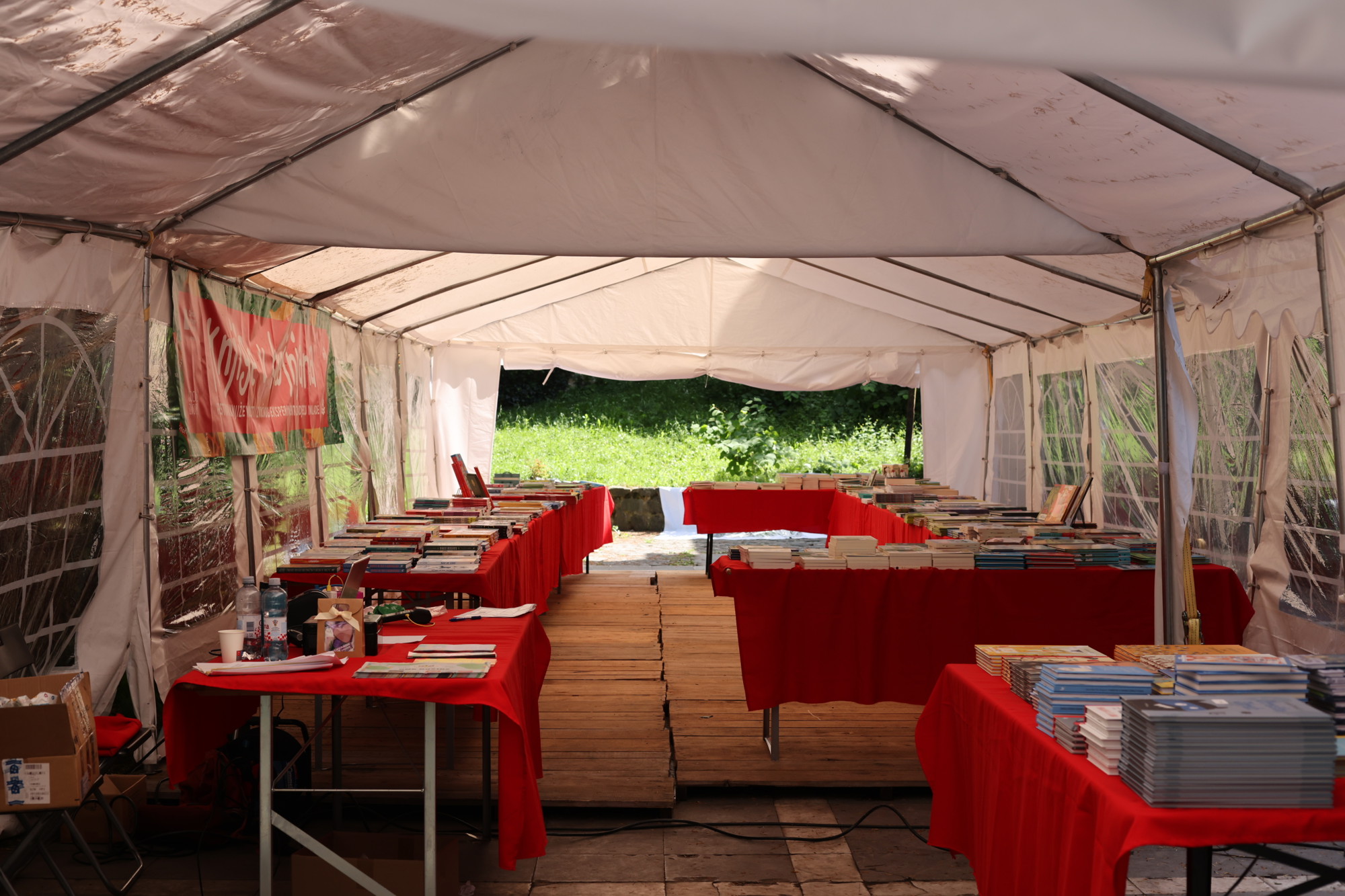 Bogat program za djecu i mlade: Počeo festival "Knjige u krošnjama" na Ribnjaku