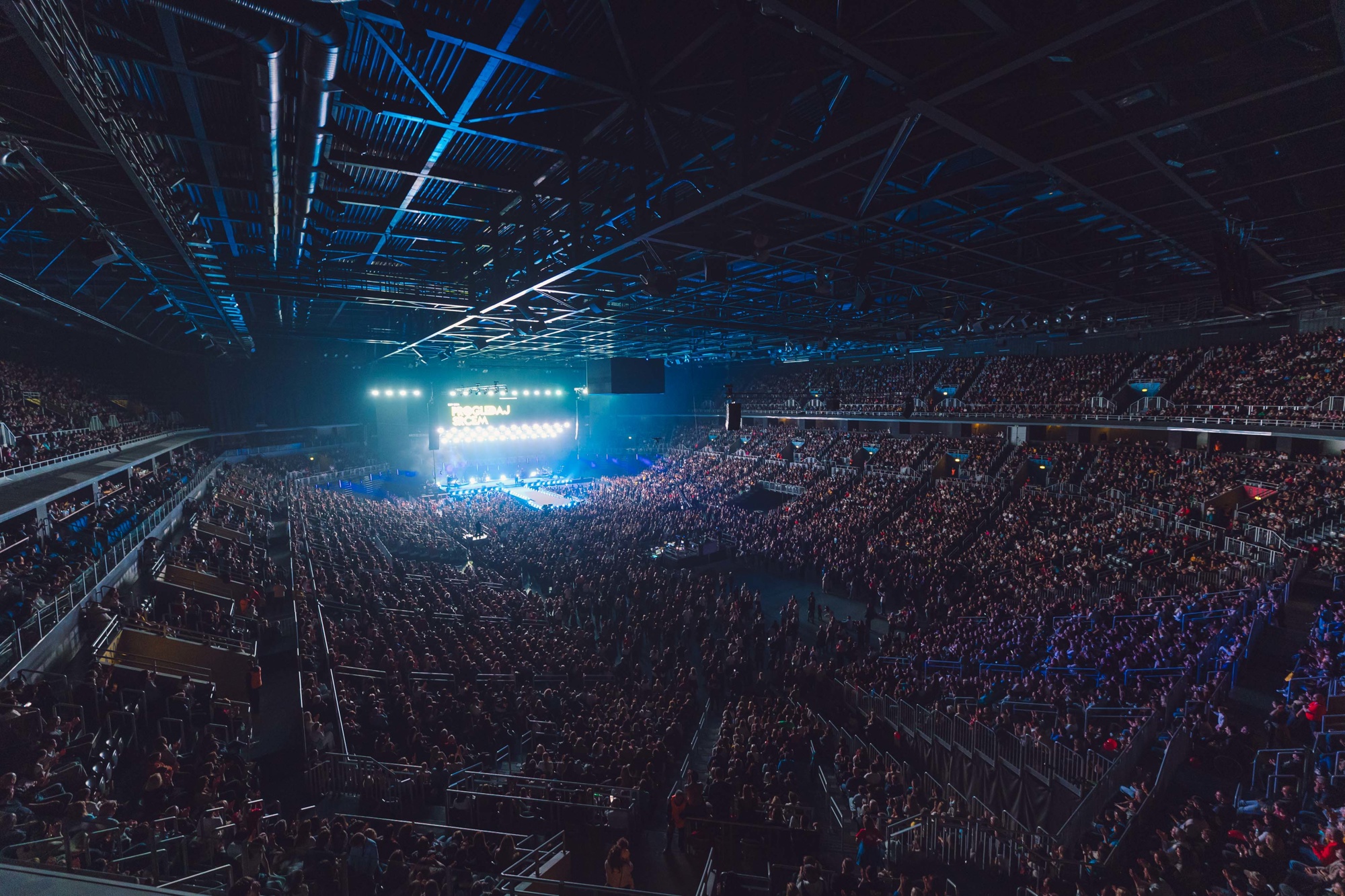 FOTO Dok je Europa gledala Eurosong, tisuće ljudi u Areni Zagreb molilo