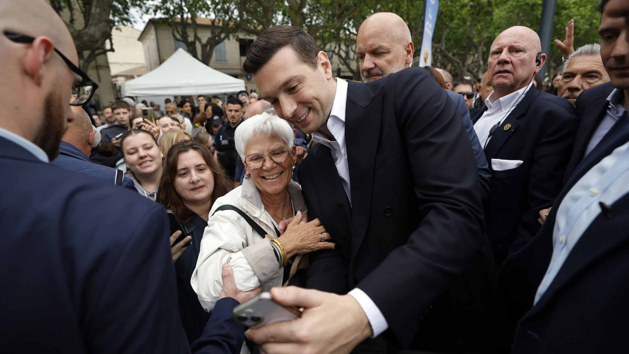 Tko je Jordan Bardella, političar koji je navodno osvojio talijansku princezu?