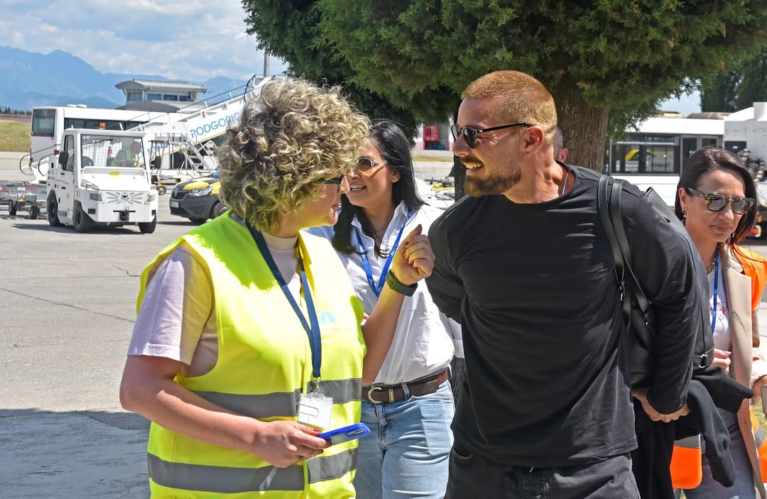 Ricky Martin stigao u Podgoricu, obožavatelji ga dočekali u zračnoj luci