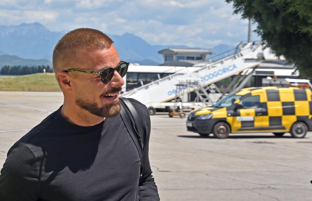 Ricky Martin stigao u Podgoricu, obožavatelji ga dočekali u zračnoj luci