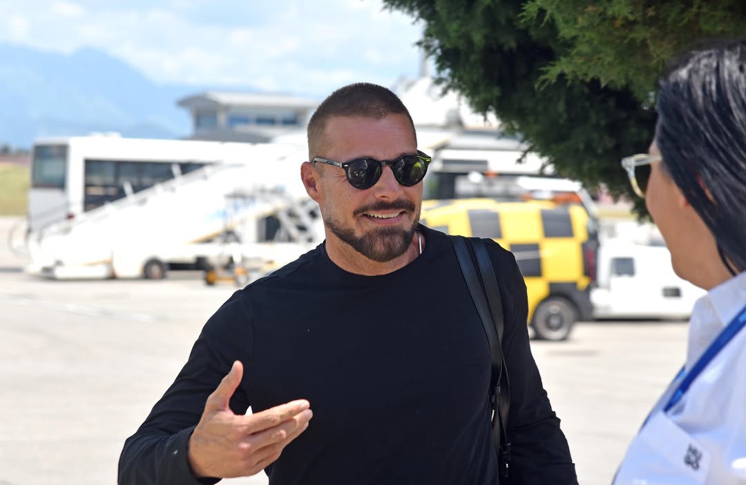 Ricky Martin stigao u Podgoricu, obožavatelji ga dočekali u zračnoj luci