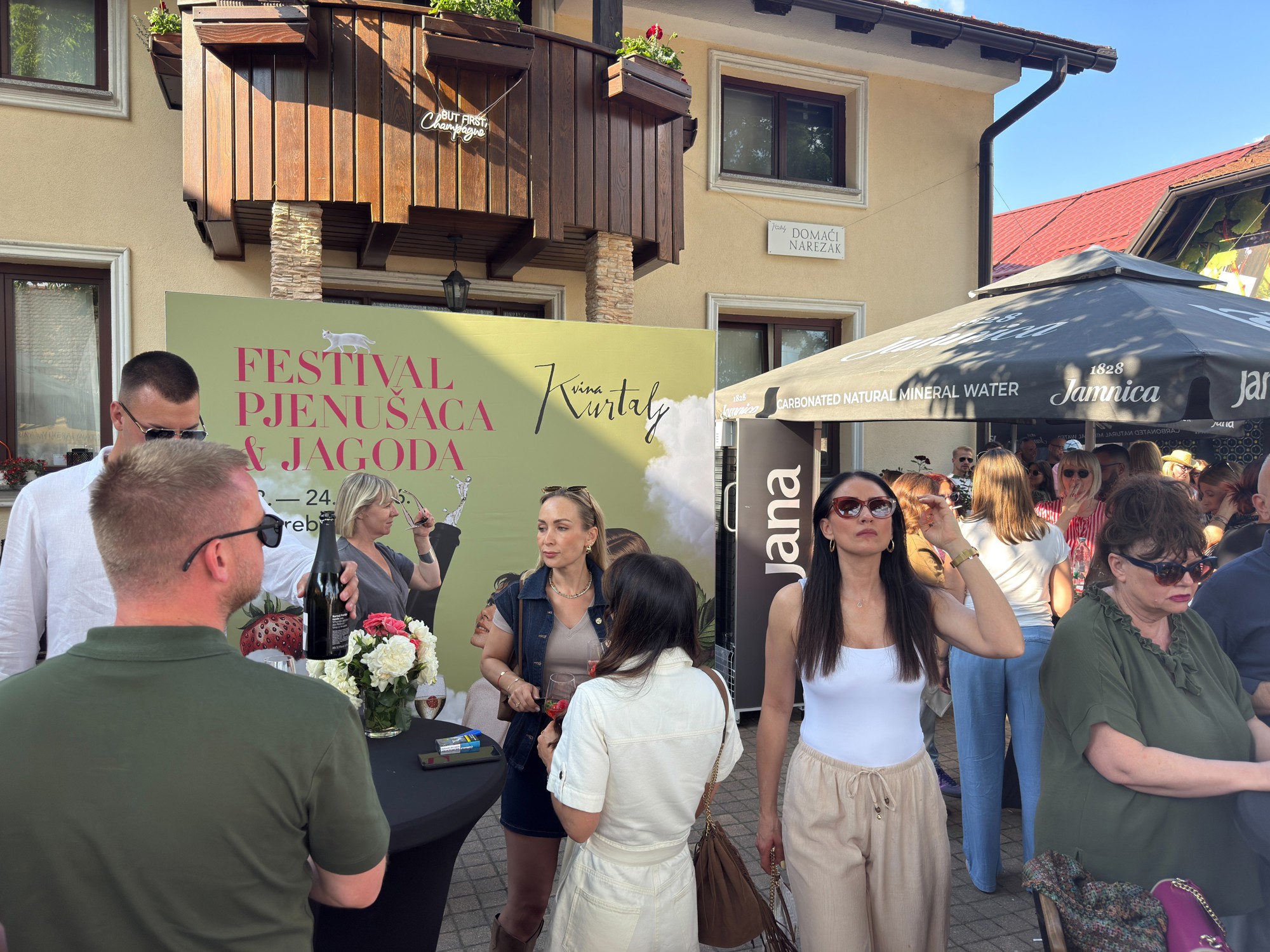 Počeo je Festival pjenušaca i jagoda na Plešivici, posjetili smo ga