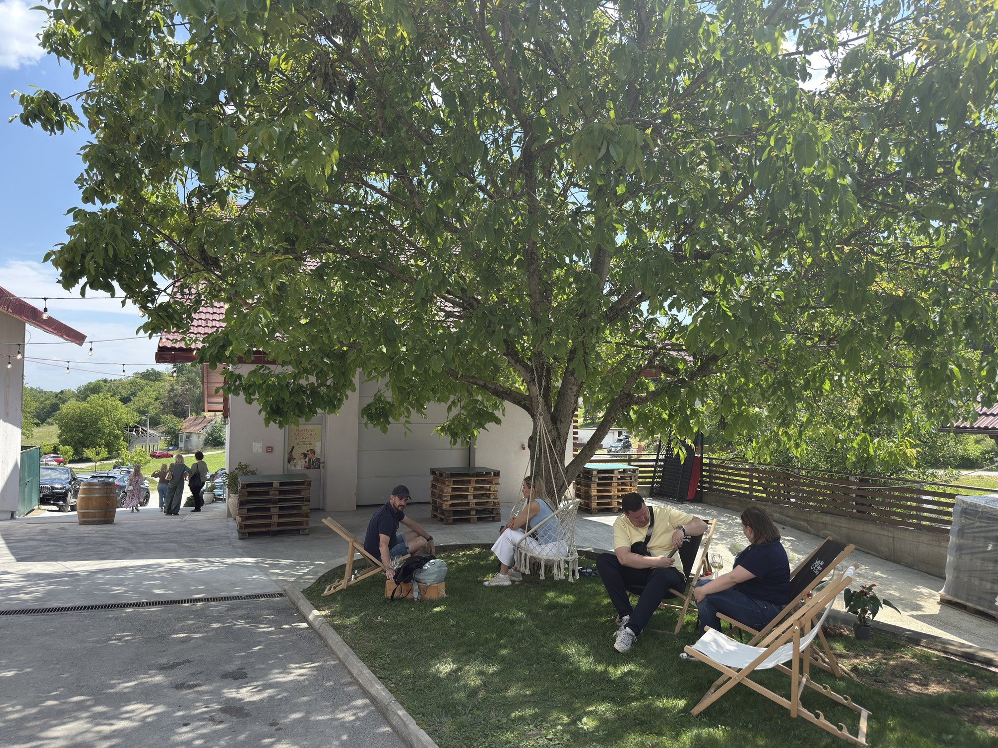 Počeo je Festival pjenušaca i jagoda na Plešivici, posjetili smo ga