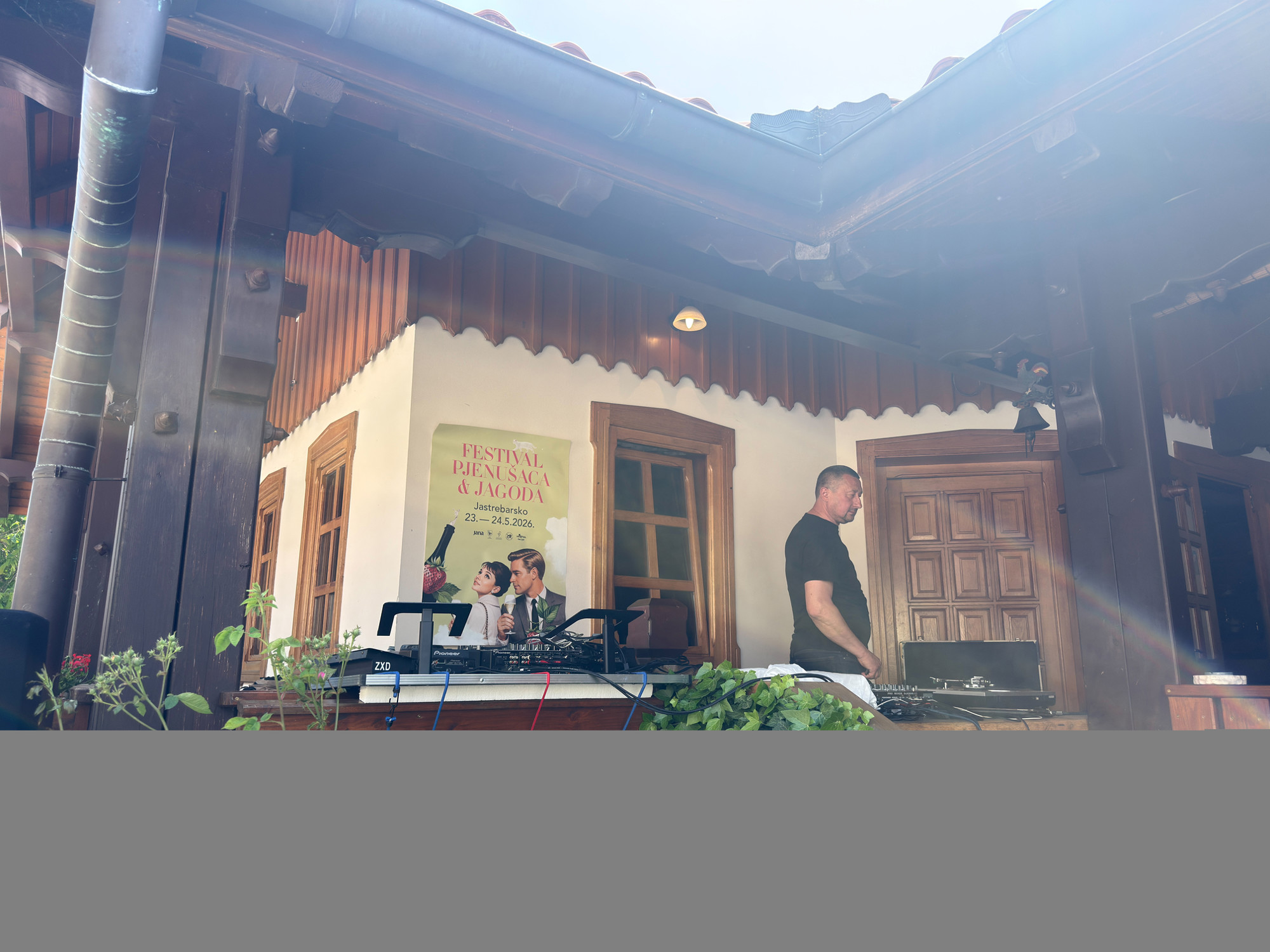 Počeo je Festival pjenušaca i jagoda na Plešivici, posjetili smo ga
