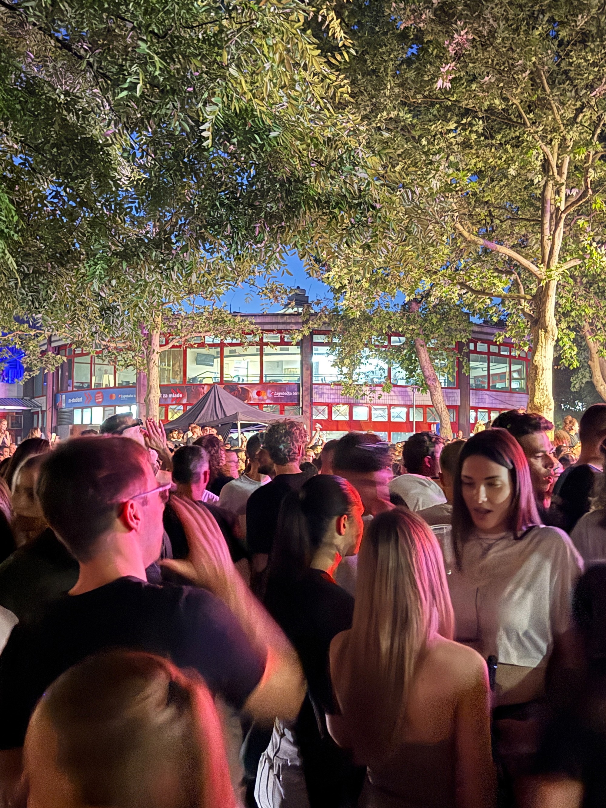 Najpopularniji studentski party u Zagrebu: Pogledajte atmosferu na Radićevim danima