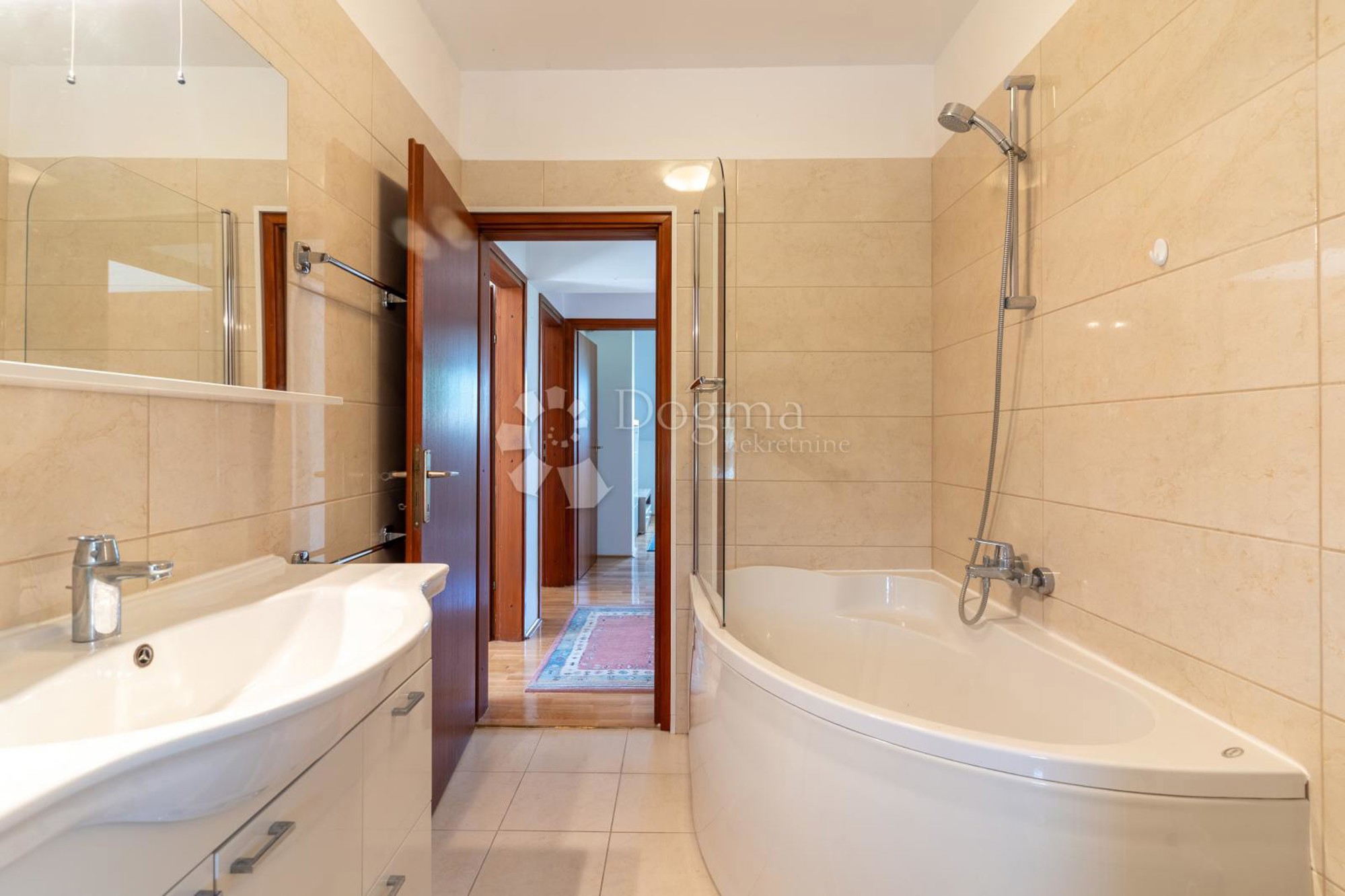 FOTO Vila s bazenom i četiri spavaće sobe u Brezovici prodaje se za 588.000 eura