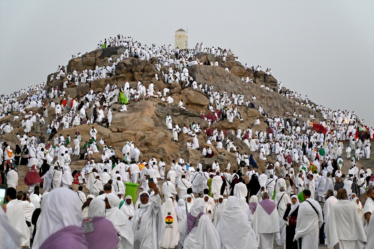 VIDEO Muslimanski hodočasnici stižu na Arafat, očekuje se više od milijun i pol ljudi