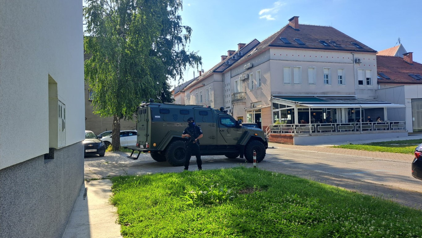 Duge cijevi na ulicama Slavonskog Broda, opasni Crnogorac s tjeralice doveden nas sud