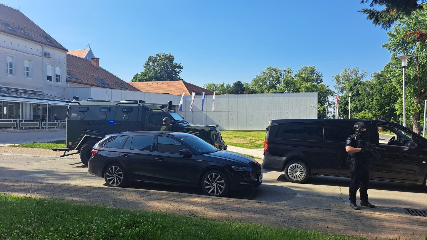 Duge cijevi na ulicama Slavonskog Broda, opasni Crnogorac s tjeralice doveden nas sud