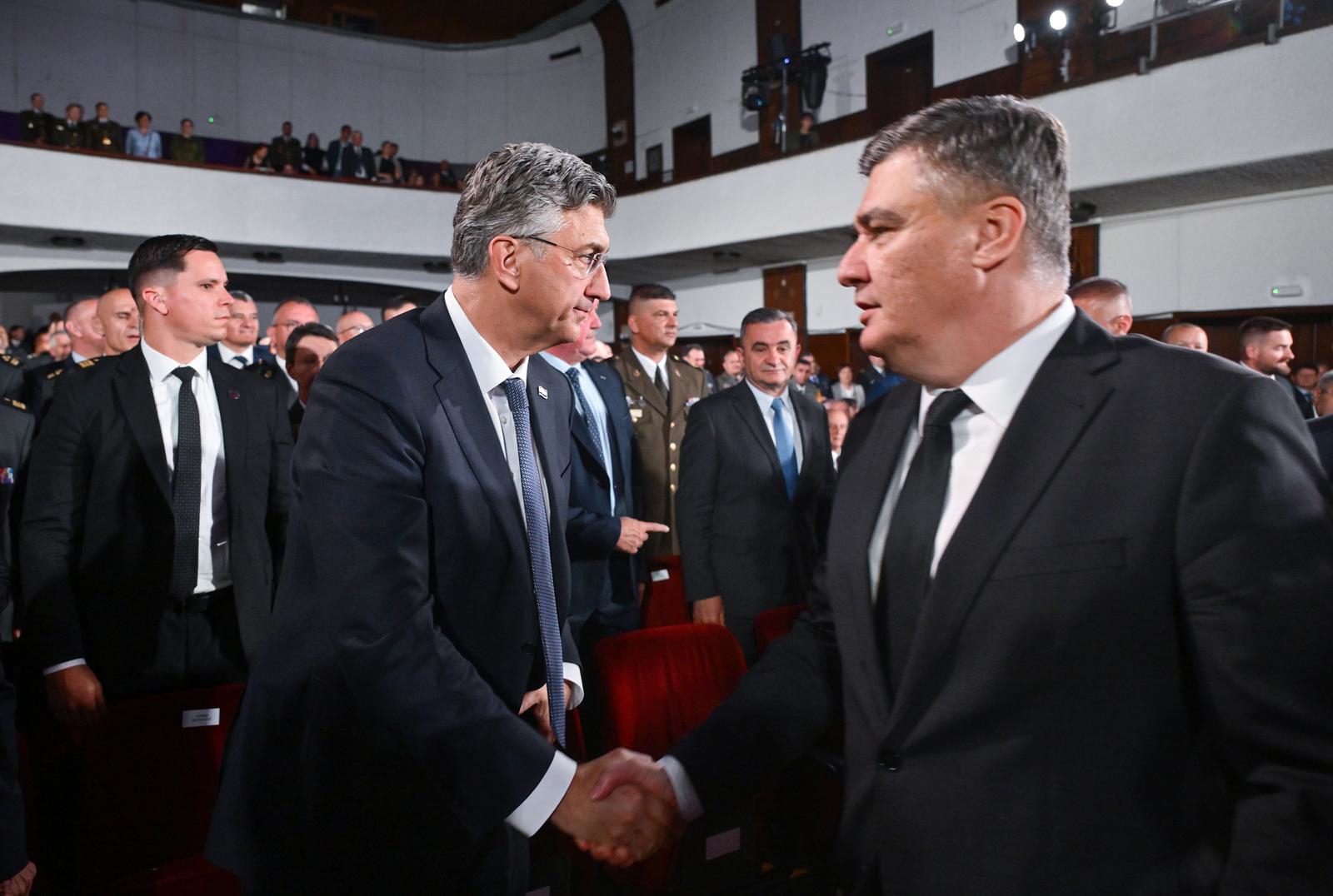 FOTO Pogledajte susret Milanovića i Plenkovića na proslavi HV-a