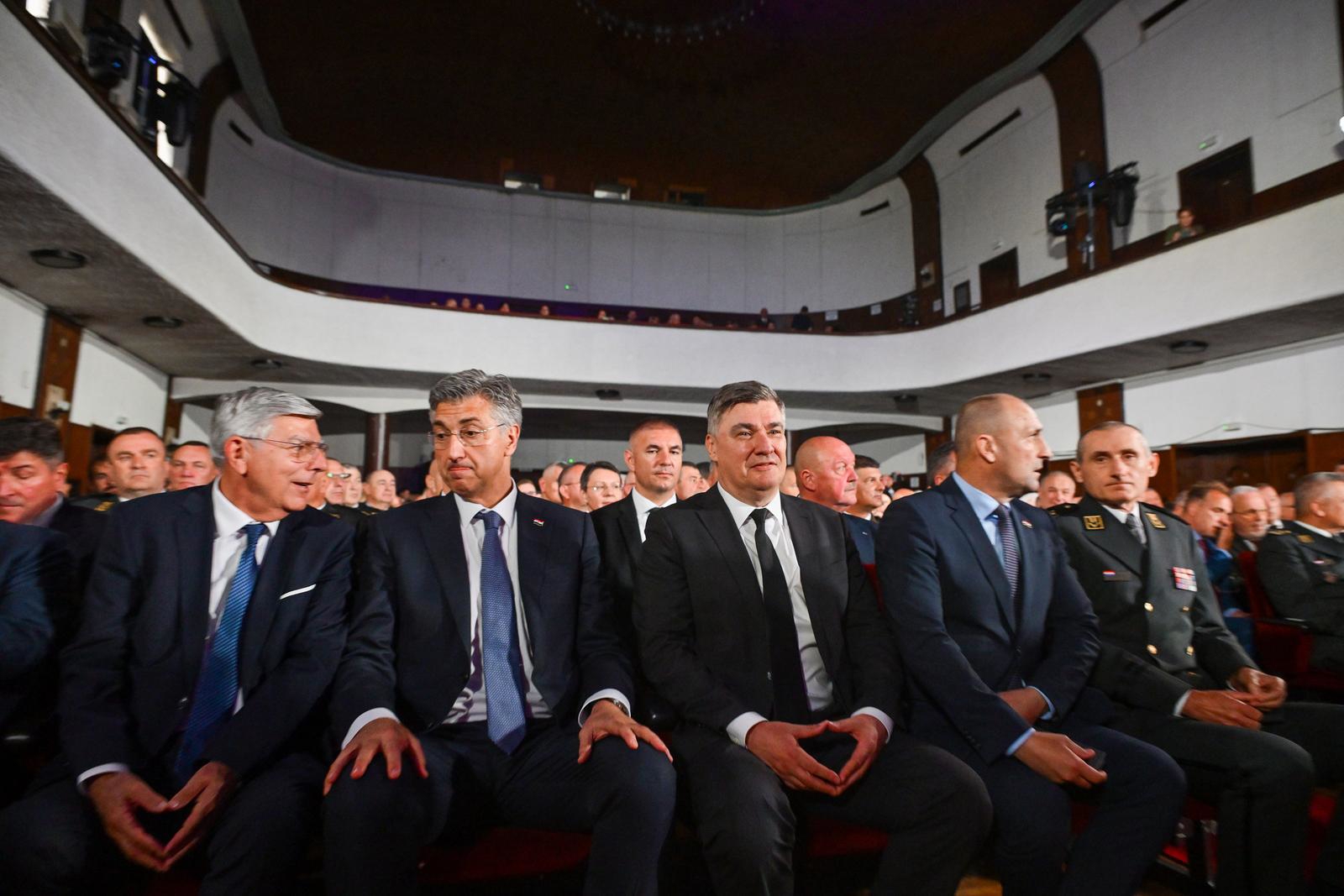FOTO Pogledajte susret Milanovića i Plenkovića na proslavi HV-a