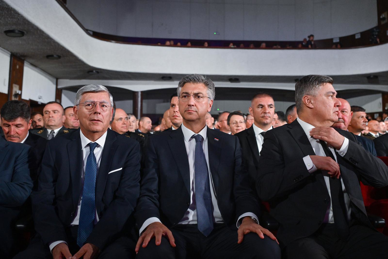 FOTO Pogledajte susret Milanovića i Plenkovića na proslavi HV-a